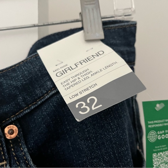 Gap Girlfriend jeans size 32 never worn dark wash, no distressing ankle length - Picture 3 of 6